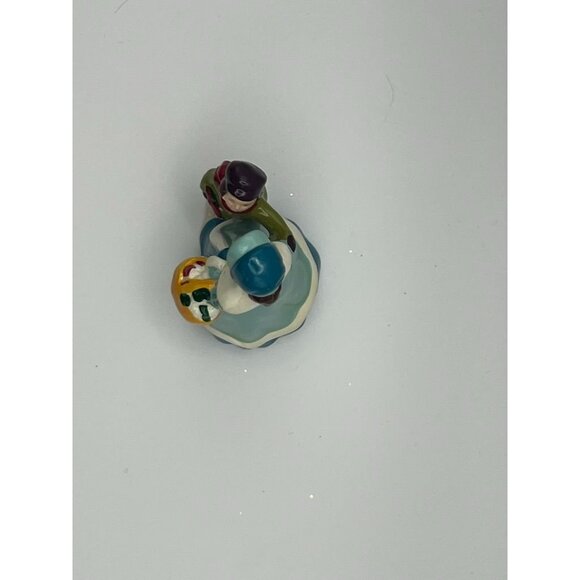 Avon McConnell’s Corners Christmas 1982 Figurine Woman & Child Vintage Japan 5” - Picture 4 of 7